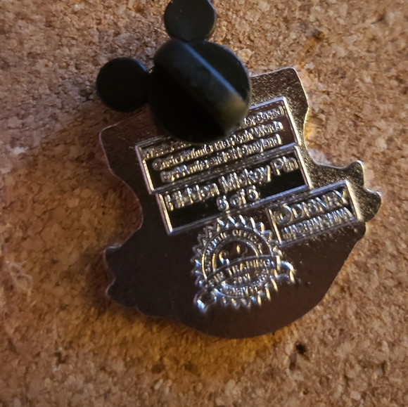 ⭐3 FOR $9, Winnie the Pooh Hidden Mickey Shield Disney Trading Pin - Picture 2 of 2